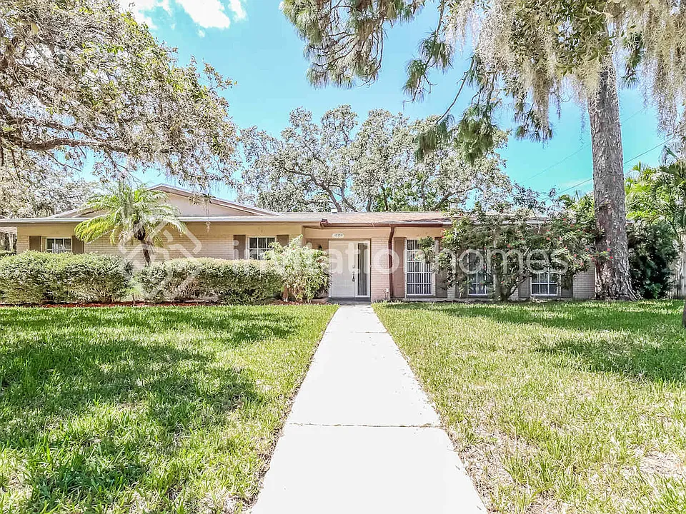 10350 Bay Hills Dr