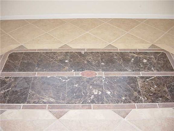 4th image of 4901 Claire Dr