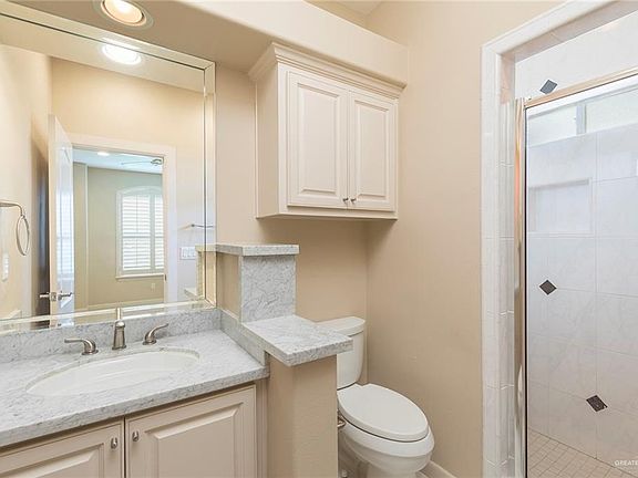 5th image of 632 E Thornhill Ave