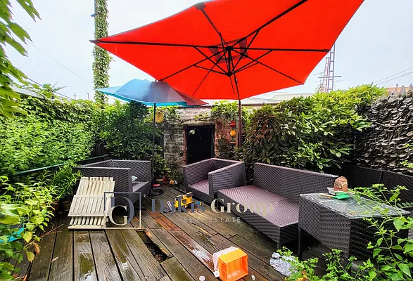 Rented by Dakis Group LLC | media 25