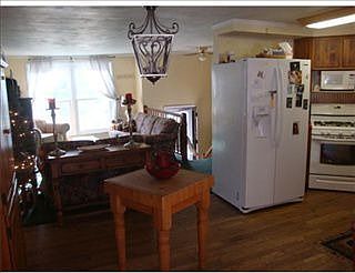 3rd image of 1024 Valley Dr