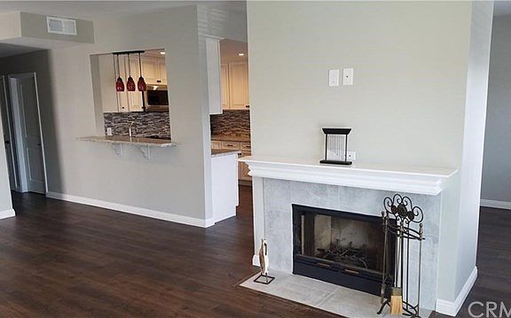 2nd image of 446 Monterey Blvd #2