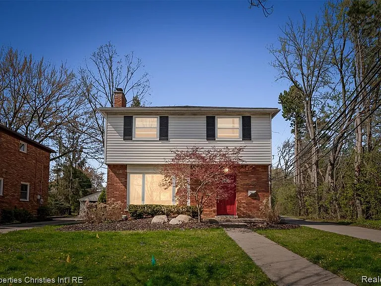 956 Northlawn Blvd — Photo 2