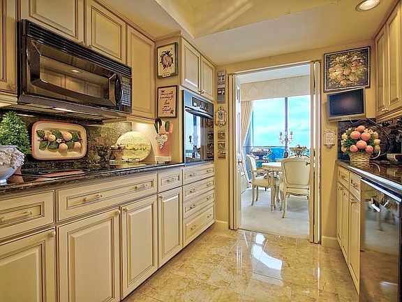 3rd image of 123 Lakeshore Dr APT 2142