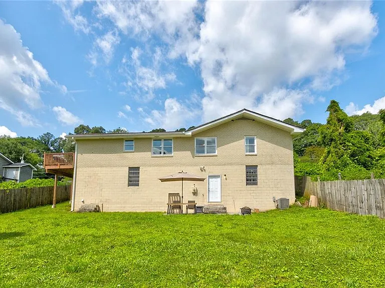 1848 Winthrop Dr SE — Photo 43