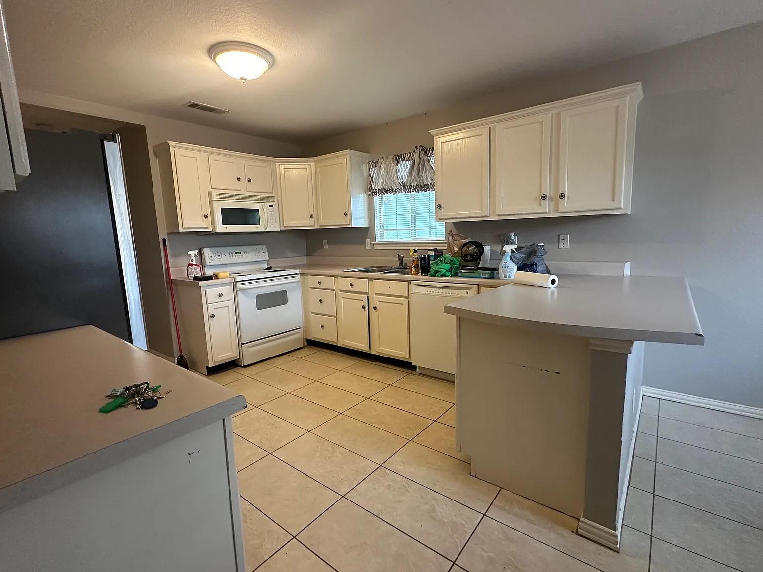 3 bedroom home — Photo 2
