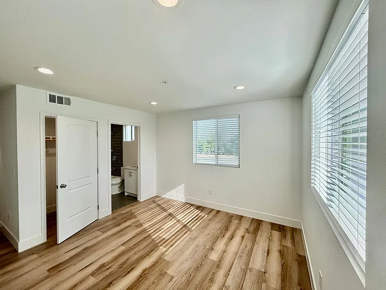 8418 S Main St — Photo 25