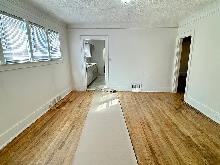11043 Wilshire Dr — Photo 2