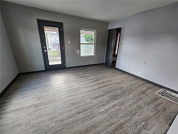 4th image of 111 N Bellaire Ave