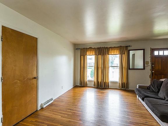 4th image of 1143 Oakwood Dr