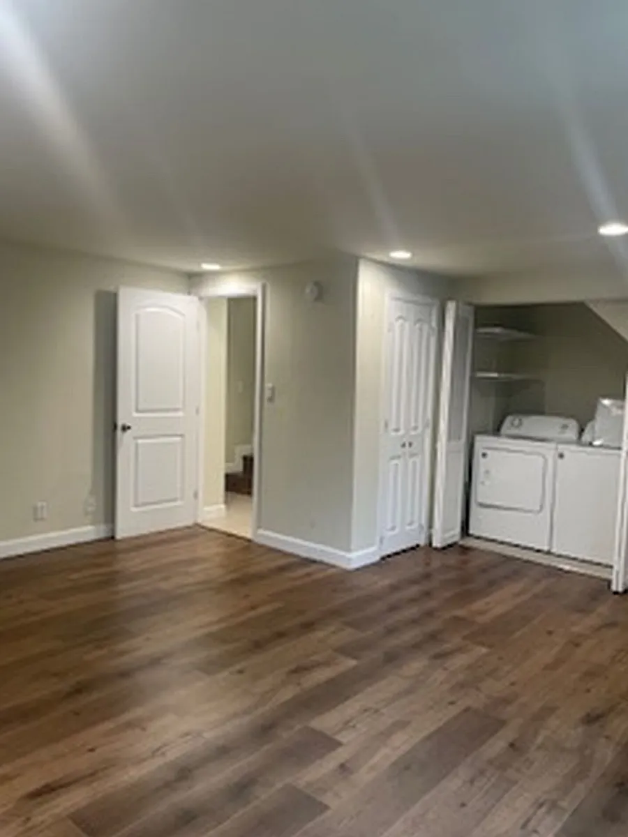 Building Photo - 2436 Barry Ave #1