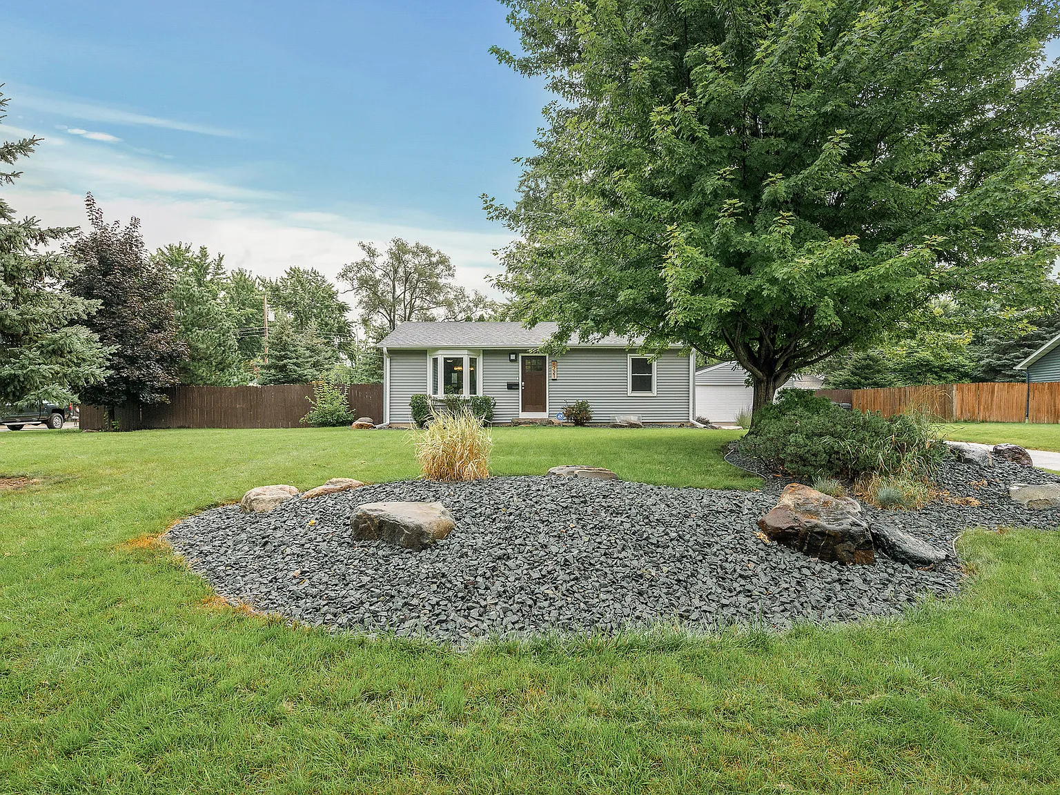 3 bed, 2554 sqft, $3,195 — Photo 4