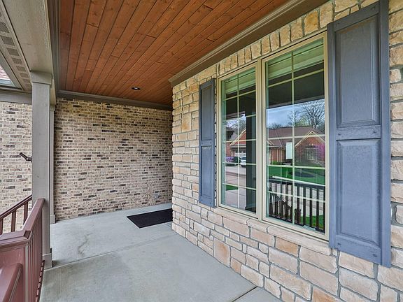 3rd image of 978 Squire Valley Dr
