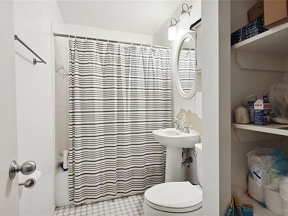 2nd image of 4306 Oak St Unit 64