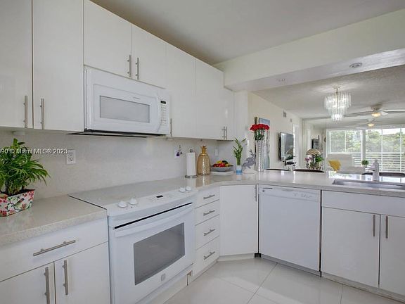 4th image of 2524 NW 104th Ave APT 403