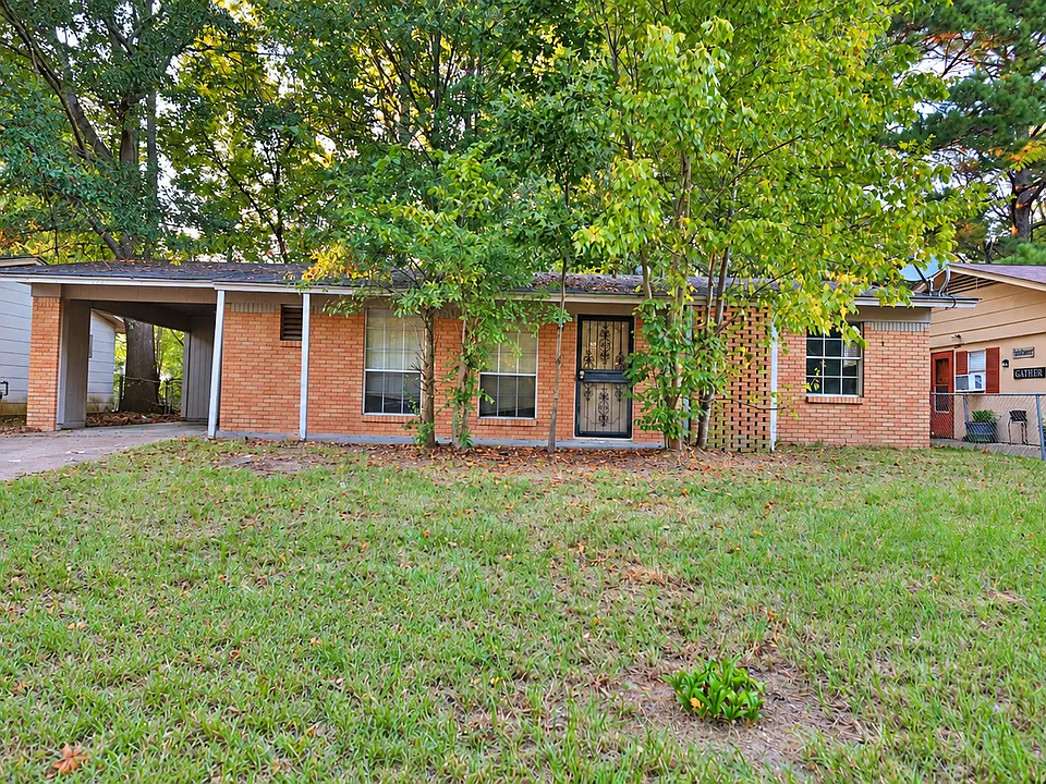 137 Grover Cleveland Cir