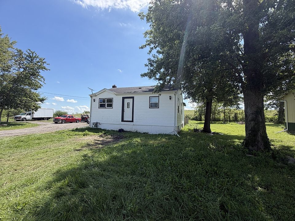 1st image of 1061 W Goodenow Rd