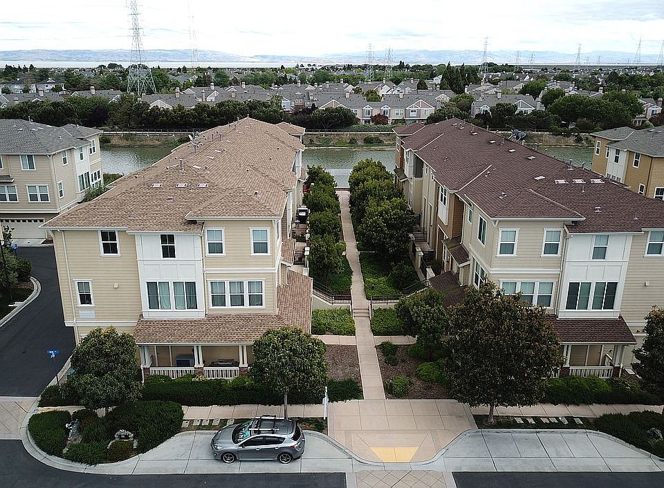 1st image of 303 Satuma Dr