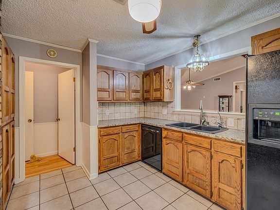 4th image of 111 Holley Ln