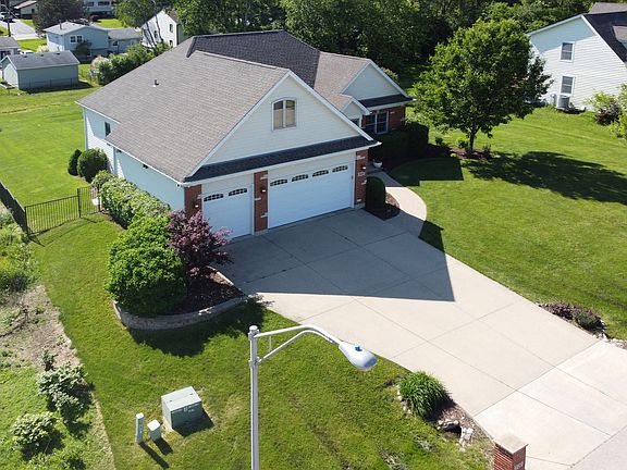 5th image of 300 Abbey Ln