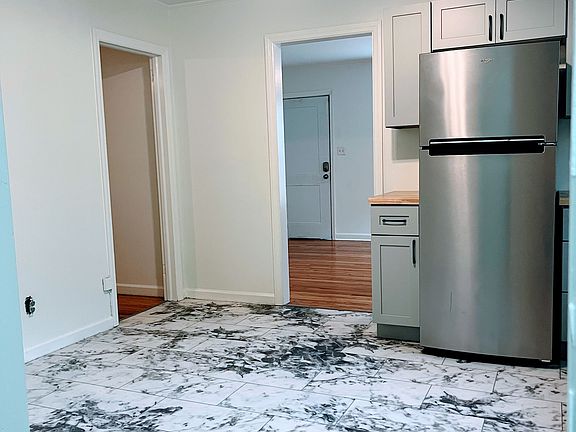 2nd image of 818 Holbrooke Ave #A