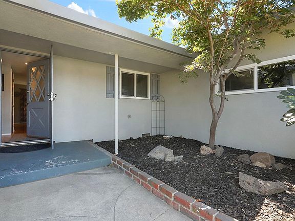 5th image of 518 Gerard Dr