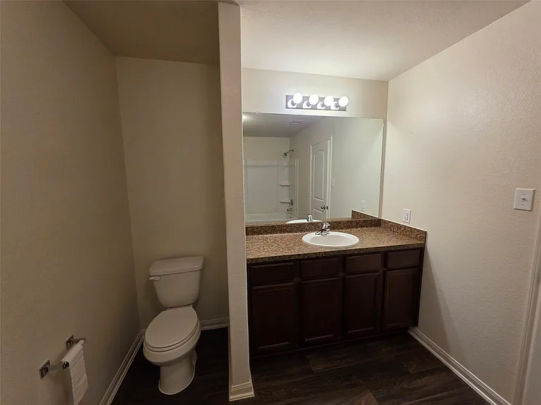 723 Crystal Lakes Dr — Photo 26