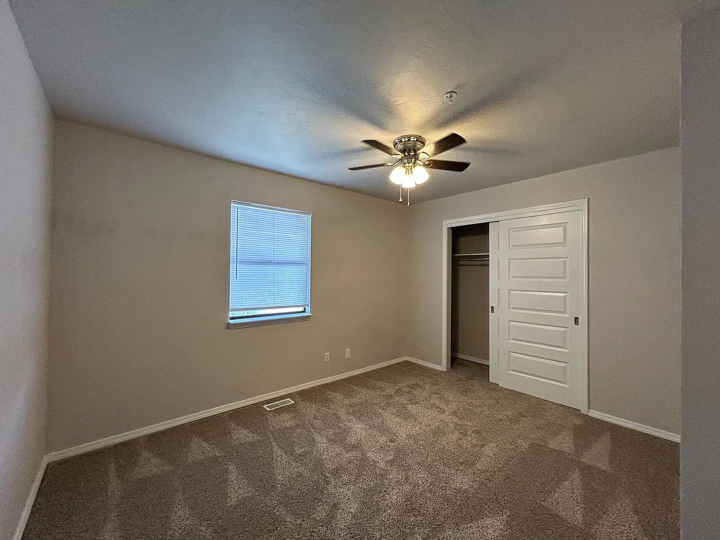 Jefferson Townhouse — Photo 4
