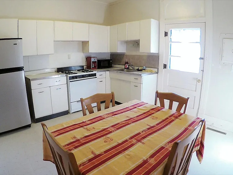 1403 Grove St #3 — Photo 8