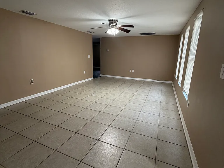 11206 Yellowwood Ln — Photo 2