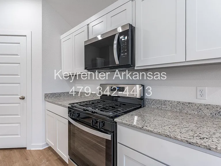 551 Shepherd St — Photo 4