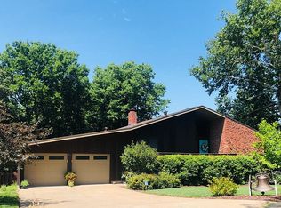 419 Oakdale Dr, Manhattan, KS 66502