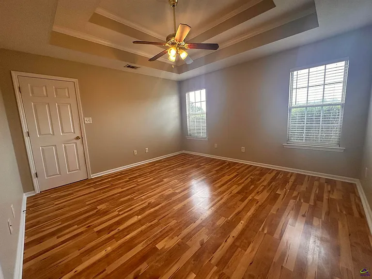 123 Larkspur Ln — Photo 9