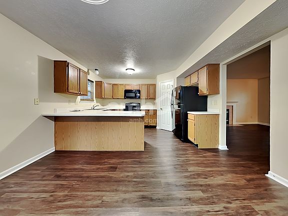 4th image of 1085 Sunmeadow Cir