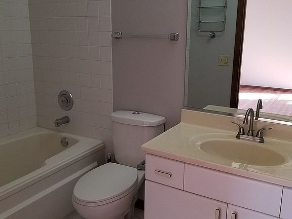 4th image of 1053 E Wilson Ave #1053