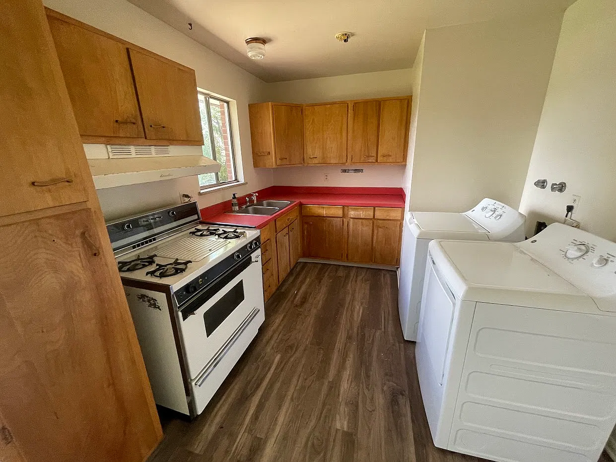 3 bed, 1026 sqft, $3,300 — Photo 2