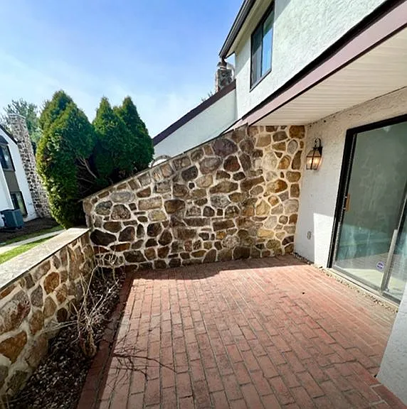 106 Pinecrest Dr — Photo 2