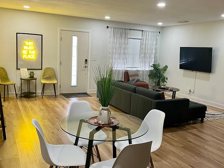 1740 W Pine St — Photo 3