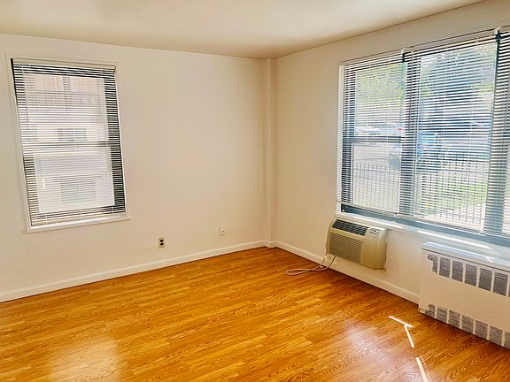 5th image of 50 Davis Ave #2B