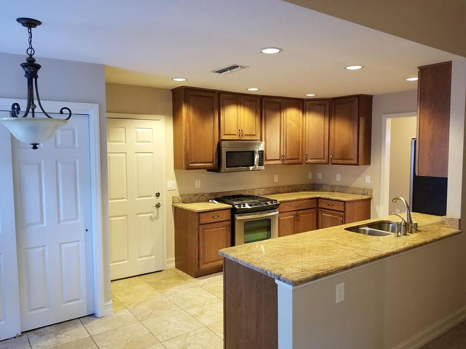1st image of 525 NE 45th Ct