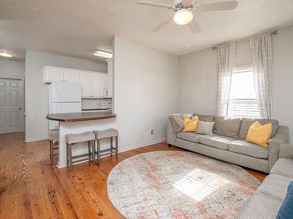 2nd image of 305 Clements Ave