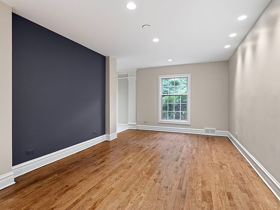 5th image of 427 N Sheridan Rd