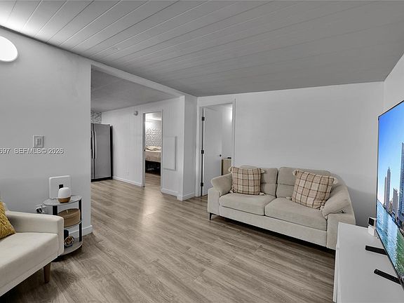 3rd image of 2148 SW 52nd St