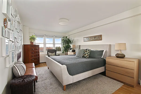 Sold by Compass | media 22