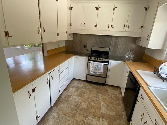3rd image of 734 Balra Dr