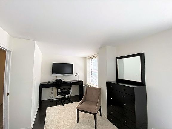 4th image of 150 W 51st St #1825A