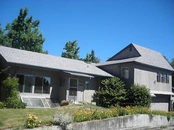 2nd image of 624 NE 155th Ave
