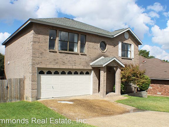 3rd image of 1118 Oak Path