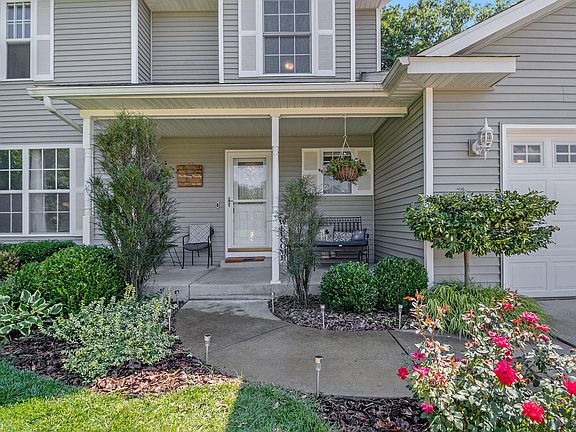3rd image of 315 Abbington Cir