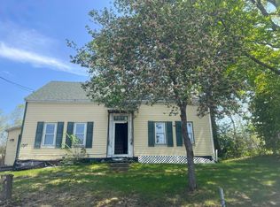 1367 Lakeview Dr, China, ME 04358